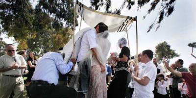 Еще не вечер: полиция сорвала массовую свадьбу в Рамат-Гане