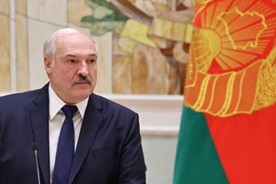 Лукашенко отказал белорусам во въезде со словами «заразу возить не надо»