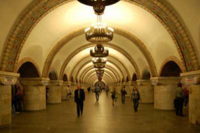 Можно будет увидеть только раз: одну из киевских станций "подожгут" яркой иллюминацией к юбилею метро (фото)