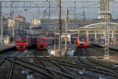 Две электрички из Сиверского в Петербург отменили из-за неполадок
