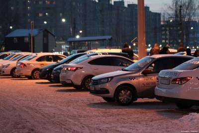 Таксисты привезли в ГИБДД алкоголь с конфетами и лишились 15 тысяч рублей