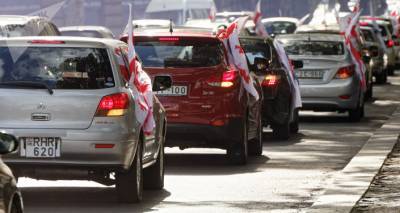 Активисты "Нацдвижения" на машинах заполонили улицы Тбилиси