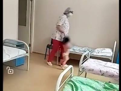Медсестру из тубдиспансера Новосибирска уволят за то, что она швырнула ребенка