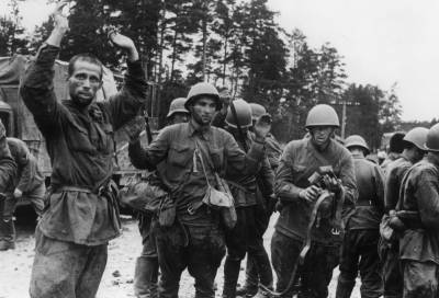 Каким красноармейцам немцы гарантировали жизнь при сдаче в плен