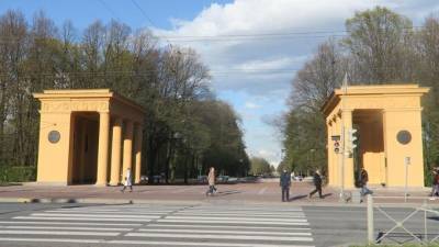 Сады и скверы в центре Петербурга открыли для горожан