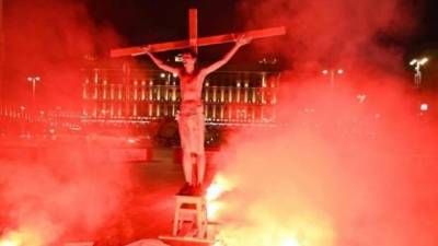 "Христос" и "ФСБ": в Москве активисты устроили акцию в поддержку жертв политических репрессий