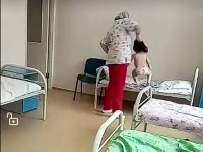 Сибирская медсестра-садистка «укладывала» маленьких больных туберкулезом, хватая за волосы и швыряя