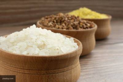 Диетолог рассказала, почему гречка и рис мешают похудеть зимой