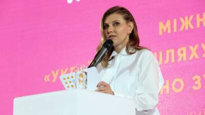 Украинцы обвинили стилиста Зеленской в предательстве
