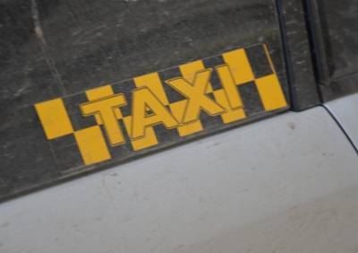 Рязанец лишился 30 тысяч после поездки в такси