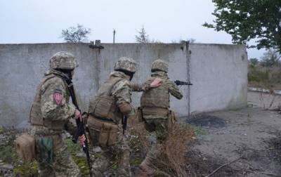 Британские военные проводят обучение курсантов ВСУ