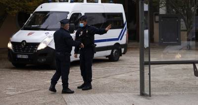 Возле школы под Парижем задержали мужчину, вооруженного канцелярским ножом