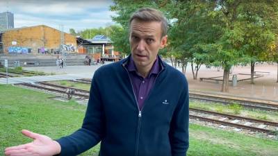 Песков не смог ответить на вопрос о Навальном