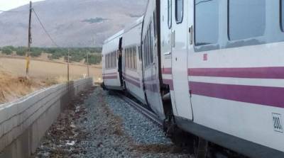 В Испании сошел с рельсов пассажирский поезд , есть пострадавшие