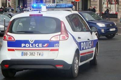 Под Парижем полиция задержала возле школы мужчину с ножом