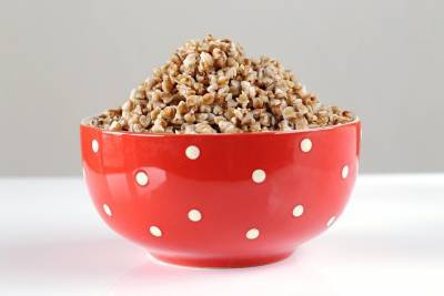 Кому может навредить рис и гречка: диетолог рассказала о свойствах «полезных» круп