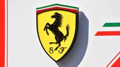 Праведный автоконцерн Ferrari засудил модельера Пляйна за «дерзкие» фото с авто