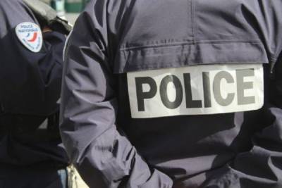 Под Парижем около школы задержан неизвестный с ножом