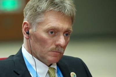 Россия не отменит выдачу своих паспортов на Донбассе, - Песков