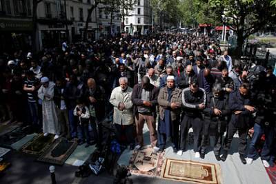 Больше половины молодых мусульман Франции захотели жить по законам шариата