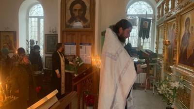 Вслед за женским монастырем на Урале начали делить церковь на кладбище