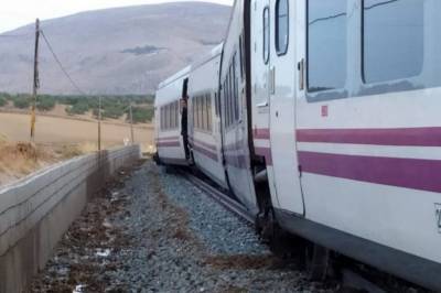 В Испании с рельсов сошел пассажирский поезд, есть пострадавшие
