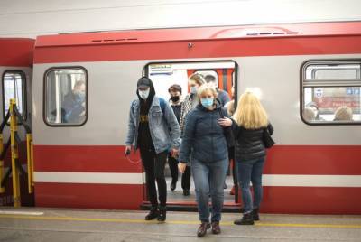 В Петербурге нашли 292 нарушителей «масочного» режима в метро