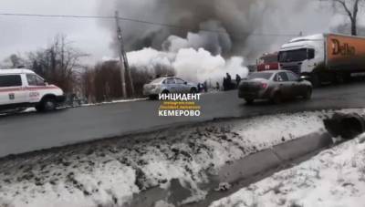 Пожар в доме на улице Нахимова в Кемерове сняли на видео