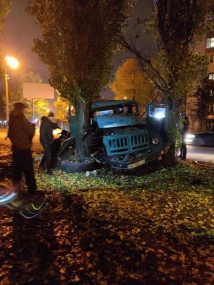 В Харькове грузовик, убегая с места ДТП, устроил еще две аварии