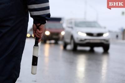 В Печоре осудили водителя за пополнение счета полицейского