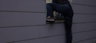 В Карелии подросток рискует сесть на шесть лет за кражу вещей из чужого дома