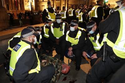 Более 100 задержанных: В центре Лондона протестовали против нового локдауна
