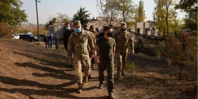 Зеленский посетил передовую на Донбассе и пообщался с военными