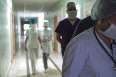 В Минсоцполитики заявили, что с начала пандемии на рабочем месте умерли 33 медика