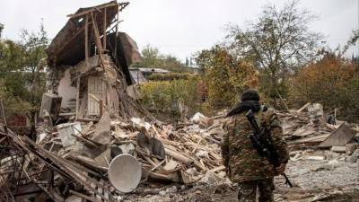 Единственная дорога для эвакуации из Степанакерта подвергается обстрелам — видео