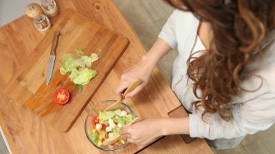 Какие салаты вреднее фастфуда? — ответ диетолога