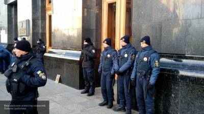 Украинец напал на полицию в метро с ножом и газовым баллончиком