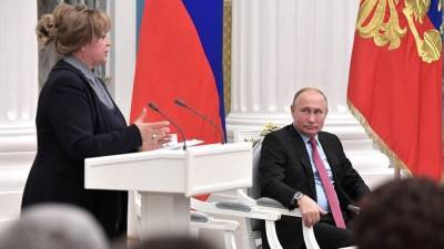 Путин обсудил с Памфиловой победу уборщицы на выборах в РФ