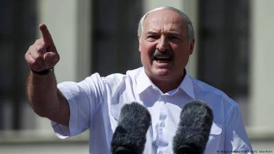 Белорусы не смогут вернуться в страну из-за приказа Лукашенко. Это законно?