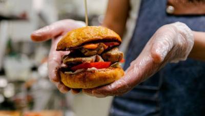 Налог на бургеры: в Госдуме нашли способ борьбы с ожирением