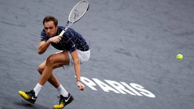 Медведев сыграет с Раоничем в полуфинале «Мастерса» в Париже