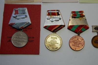 В Архангельске на мужчину завели уголовное дело за покупку медалей СССР