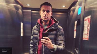 Блогер Кононенко усомнился в честности забравших Навального немецких врачей