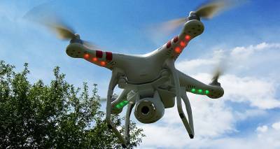 Очень хорошо видно: дрон в Даугавпилсе рыщет в поисках браконьеров