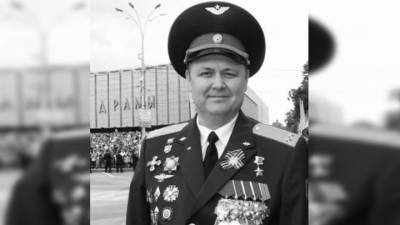 Двусторонняя пневмония и коронавирус: в 52 года умер Герой России