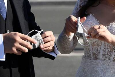 Германия: Городские власти могут запретить родителям и свидетелям участвовать в бракосочетании