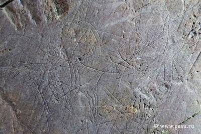 Редчайшие наскальные изображения юрты раннего средневековья нашли на Алтае - tayga.info - респ. Алтай