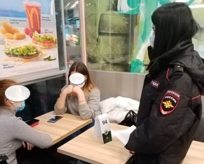 В Рязани полиция проверила, как подростки соблюдают запрет на посещение ТЦ