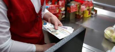 Кассир разоблачил покупателя с "Билетом банка приколов" в одном из магазинов в Карелии