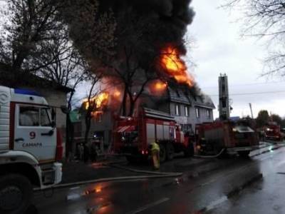 В Самаре четыре человека пострадали во время пожара в частном доме
